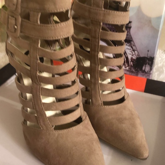 Heels - Picture 8 of 8